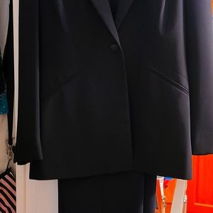 Jones New York black pant suit